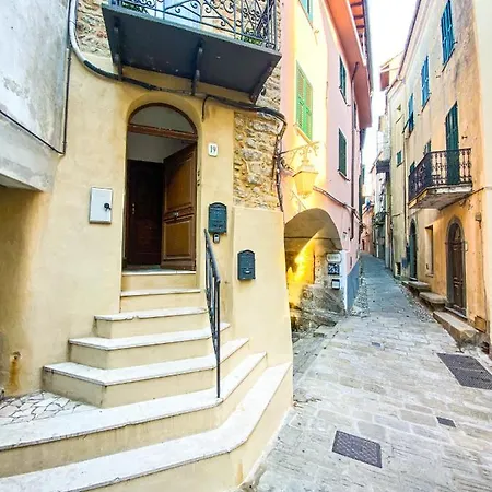 Apartment Penthouse With Views Of The Alps, Perinaldo.