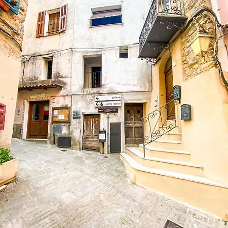 Penthouse With Views Of The Alps, Perinaldo. Apartament *